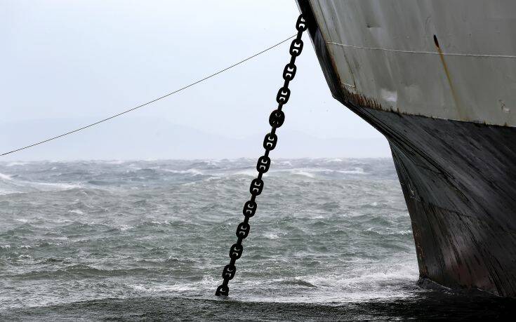 Εμπλοκή αγκυρών πλοίων στο λιμάνι του Λαυρίου λόγω των δυσμενών καιρικών συνθηκών