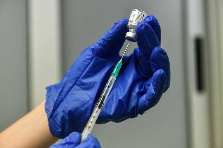 Η Ιταλία θα κινηθεί νομικά κατά της Pfizer για τις καθυστερήσεις στις παραδόσεις των εμβολίων