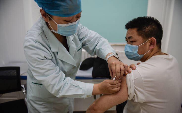 Κίνα: Το Πεκίνο εξετάζει το ενδεχόμενο μικτής χρήσης εμβολίων κατά του κορονοϊού