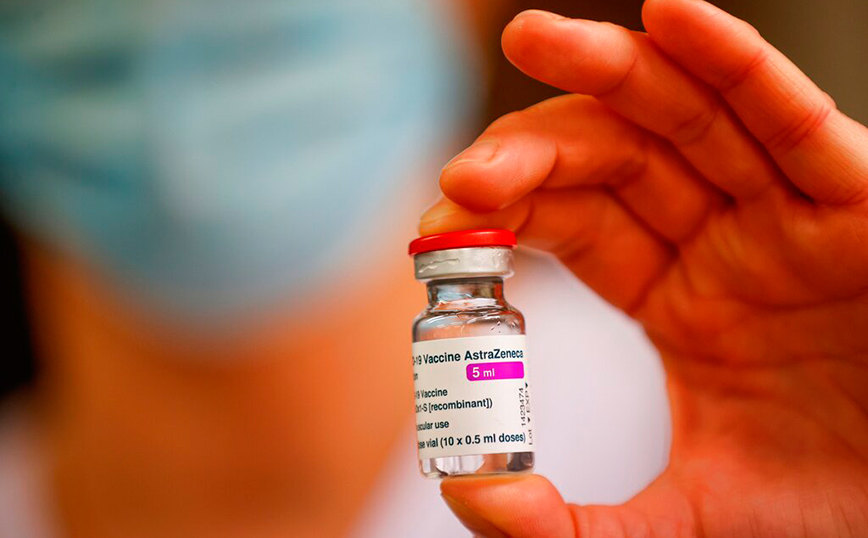 Εμβόλιο AstraZeneca: «Τα έβλεπα όλα διπλά» λέει γυναίκα που εμβολιάστηκε στην Ηλεία