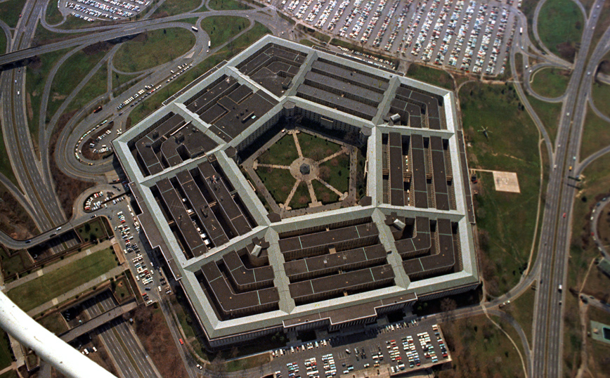 Αποκαλύψεις για τον «ποντικό» της διαρροής των απόρρητων εγγράφων των ΗΠΑ: «Έργαζόταν σε στρατιωτική βάση»