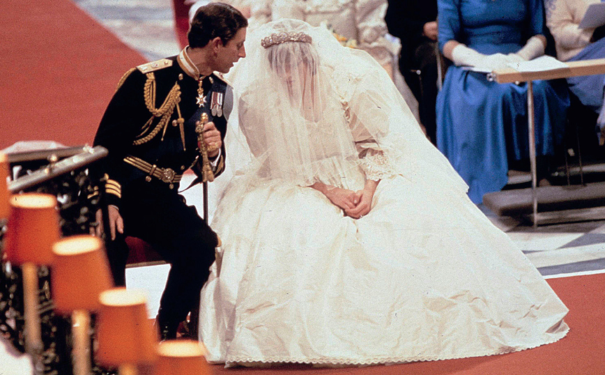 Πριγκίπισσα Νταϊάνα: Το εντυπωσιακό νυφικό με την ουρά μήκους 7,6 μέτρων σε νέα έκθεση