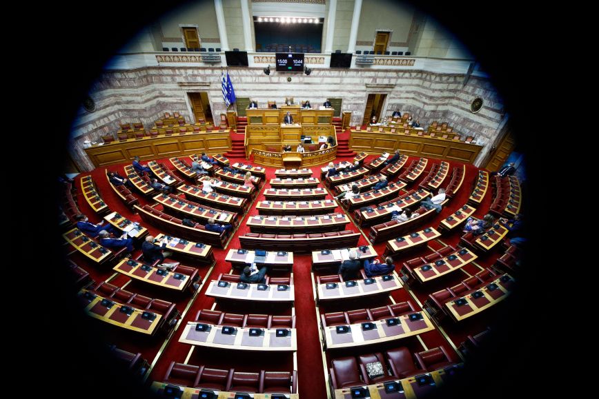 Βουλή: Επί τάπητος το νομοσχέδιο για τον εξορθολογισμό της ασφαλιστικής και συνταξιοδοτικής νομοθεσίας