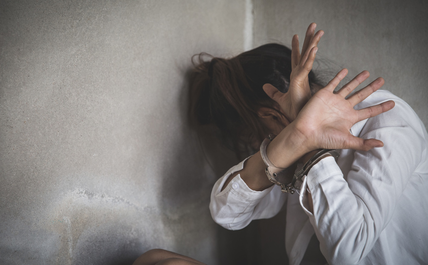 «Βροχή» καταγγελιών για περιστατικά ενδοοικογενειακής βίας – 141 το τελευταίο 24ωρο