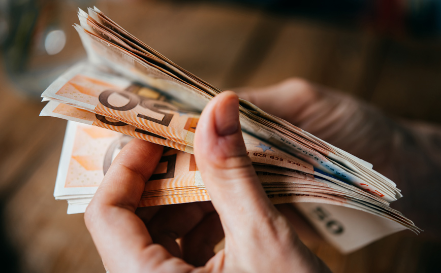 «Φούσκωσαν» κατά 1,8 δισ. ευρώ οι ιδιωτικές καταθέσεις τον Ιούλιο