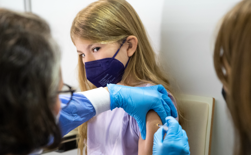 Κορονοϊός: Οι ανεπιθύμητες ενέργειες του εμβολίου της Pfizer στα παιδιά 5 έως 11 ετών