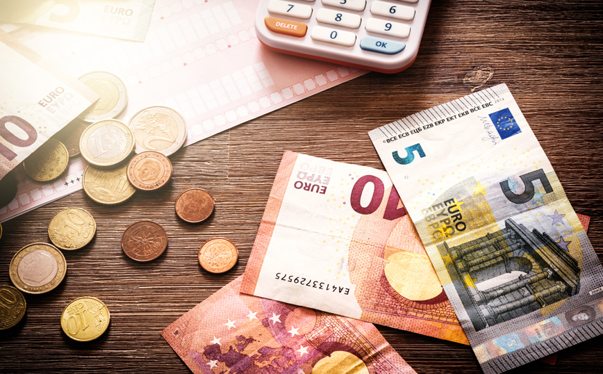 Στα 1,733 δισ. ευρώ οι απλήρωτοι φόροι τον Φεβρουάριο