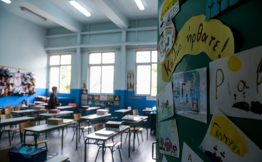 Σχολεία: Τι λένε κυβέρνηση και ειδικοί για το άνοιγμα μετά την έκρηξη των κρουσμάτων κορονοϊού
