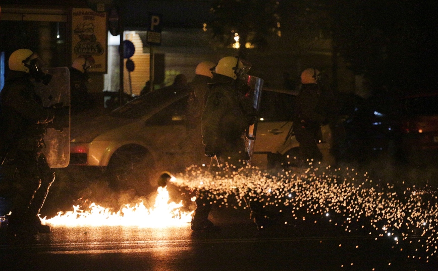 Επέτειος δολοφονίας Γρηγορόπουλου &#8211; Θεσσαλονίκη: 9 συλλήψεις και 35 προσαγωγές για τα επεισόδια μετά την πορεία