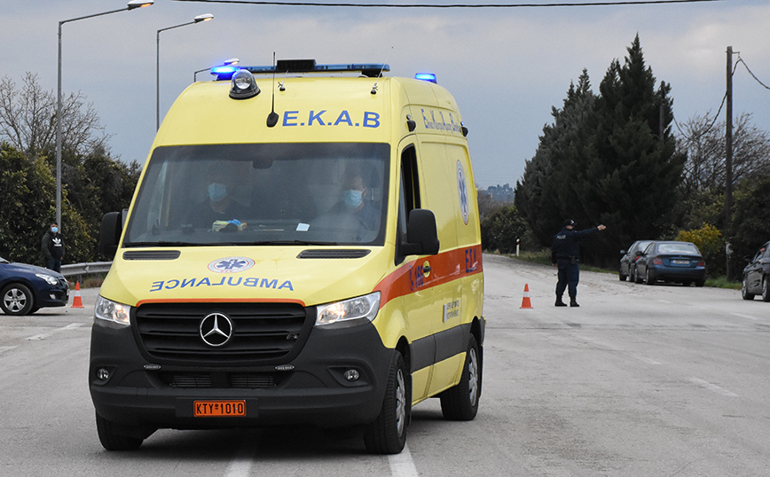 Ο Μιχάλης Χρυσοχοΐδης υπέγραψε την απόφαση για πρόσληψη 250 ατόμων για τη στελέχωση του ΕΚΑΒ