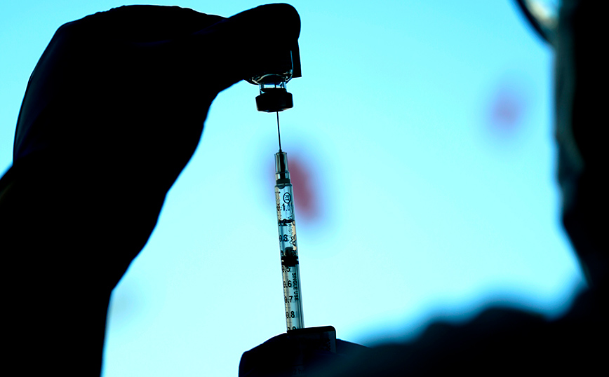 ΕΜΑ: Οι Ευρωπαίοι πρέπει να κάνουν ενισχυτική δόση εμβολίου κατά του κορονοϊού