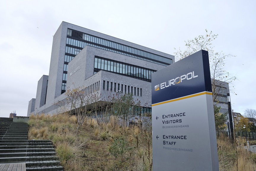 Europol: Τουλάχιστον 146 παιδιά σε όλο τον κόσμο σώθηκαν σε αστυνομική επιχείρηση για κακοποίηση παιδιών στο διαδίκτυο
