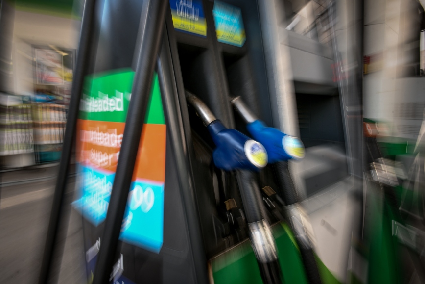«Μειωμένη κατά 3 με 4 λεπτά ανά λίτρο η βενζίνη – Μεγαλύτερη μείωση στο πετρέλαιο κίνησης»