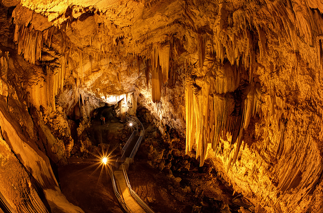 Σπήλαιο Αντίπαρος: Ο θαυμαστός κόσμος στα «σπλάχνα» του νησιού