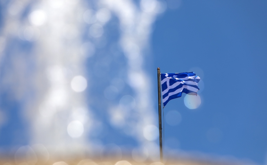 Στην επενδυτική βαθμίδα η ελληνική οικονομία, σύμφωνα με τον οίκο R&#038;I &#8211; Οι 6 θετικές εξελίξεις