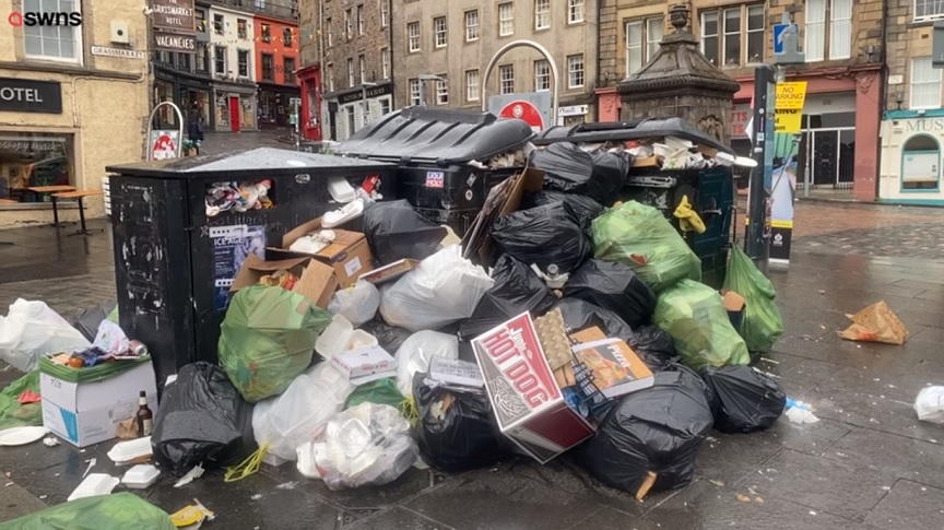 Σκωτία: Το Εδιμβούργο «πνίγεται» στα σκουπίδια, εν μέσω του περίφημου καλλιτεχνικού φεστιβάλ της πόλης