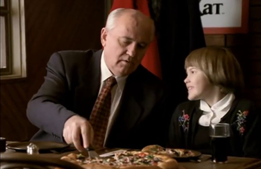 Μιχαήλ Γκορμπατσόφ: Όταν διαφήμιζε την Pizza Hut και τη Louis Vuitton