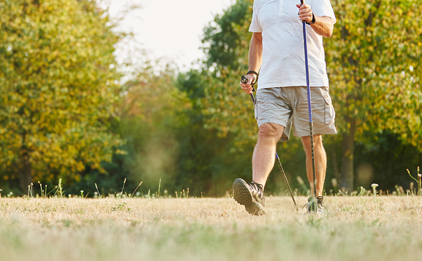 Νέα έρευνα για τους ηλικιωμένους: 10 λεπτά περπάτημα την ημέρα αρκούν ώστε οι 85άρηδες να παρατείνουν τη ζωή τους