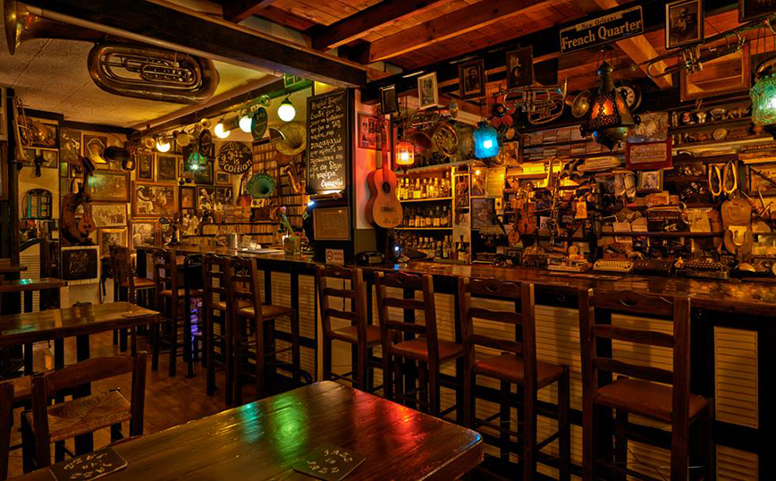 Τέσσερα από τα πιο κλασικά μπαρ στην Αθήνα