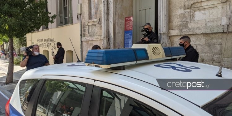 Κρήτη: Κάλεσαν οδική βοήθεια για όχημα, στο οποίο είχαν κρύψει ναρκωτικά
