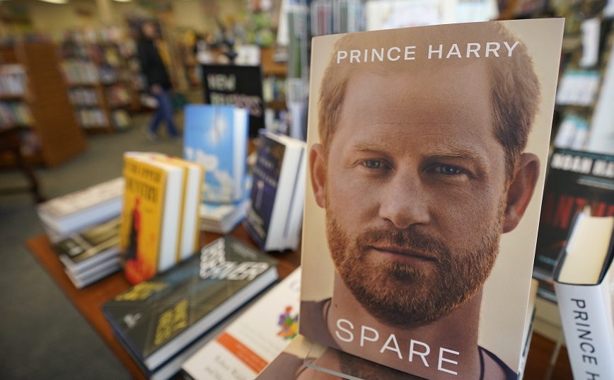 Πρίγκιπας Χάρι: Η αυτοβιογραφία του ξεπέρασε τις 400.000 πωλήσεις στη Βρετανία