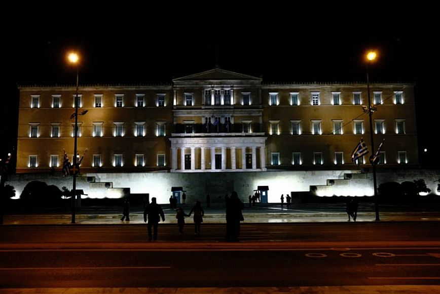 Η Βουλή των Ελλήνων σβήνει τα φώτα της συμμετέχοντας στην «Ώρα της Γης»