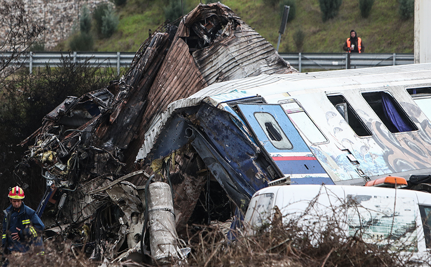 Καραμανλής για τον ένα χρόνο από τη σιδηροδρομική τραγωδία των Τεμπών: Η σκέψη όλων μας δεν μπορεί να φύγει από την ανείπωτη τραγωδία