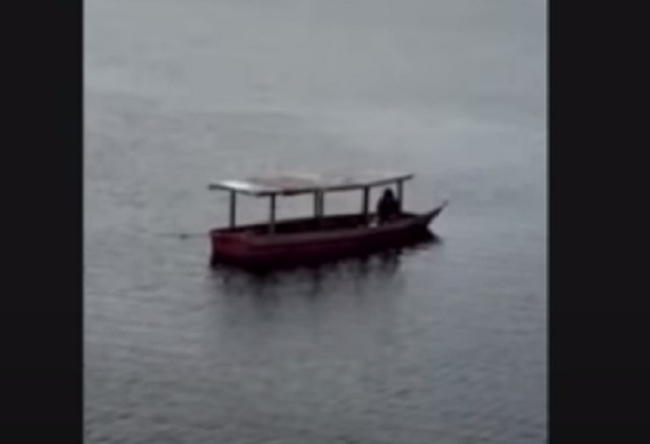 Γυναίκα έζησε για μια εβδομάδα με το πτώμα του συζύγου της στη βάρκα τους στον Αμαζόνιο – Έδιωχνε γύπες και αλιγάτορες