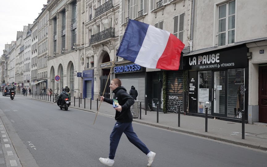 Ο οίκος αξιολόγησης Fitch υποβάθμισε το αξιόχρεο της Γαλλίας