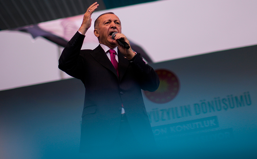 Εκνευρισμός στην Τουρκία μετά το άρθρο του Economist για την «έξωση» του Ερντογάν και τις εκλογές
