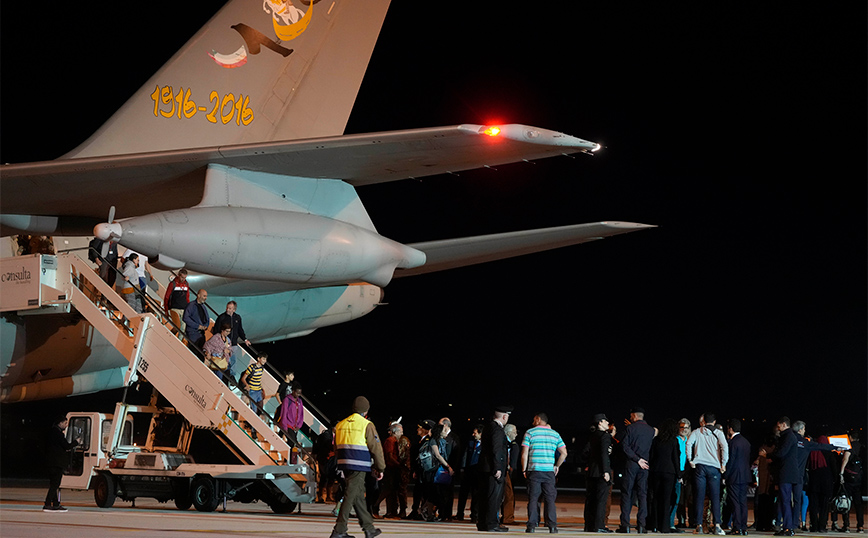 Στην Τανάγρα το μεσημέρι το δεύτερο μεταφορικό αεροσκάφος C-27 με Έλληνες από το Σουδάν