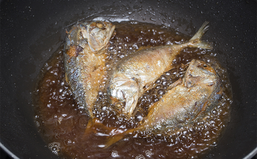 Η καταγγελία για τα ψάρια που τηγανίζονταν ζωντανά σε ταβέρνα στην Κάρπαθο και οι αντιδράσεις