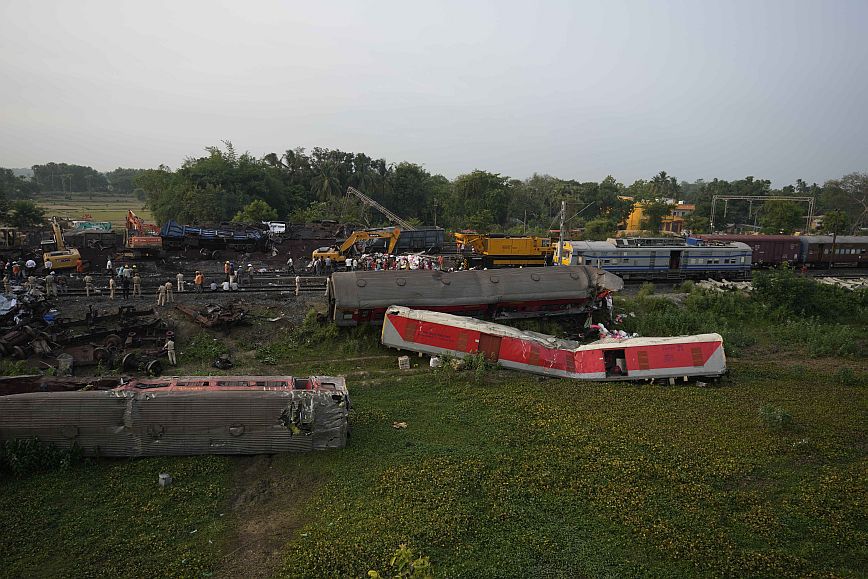 Σιδηροδρομικό δυστύχημα στην Ινδία: Οι αρχές προσπαθούν να κατανοήσουν τα αίτια της τραγωδίας