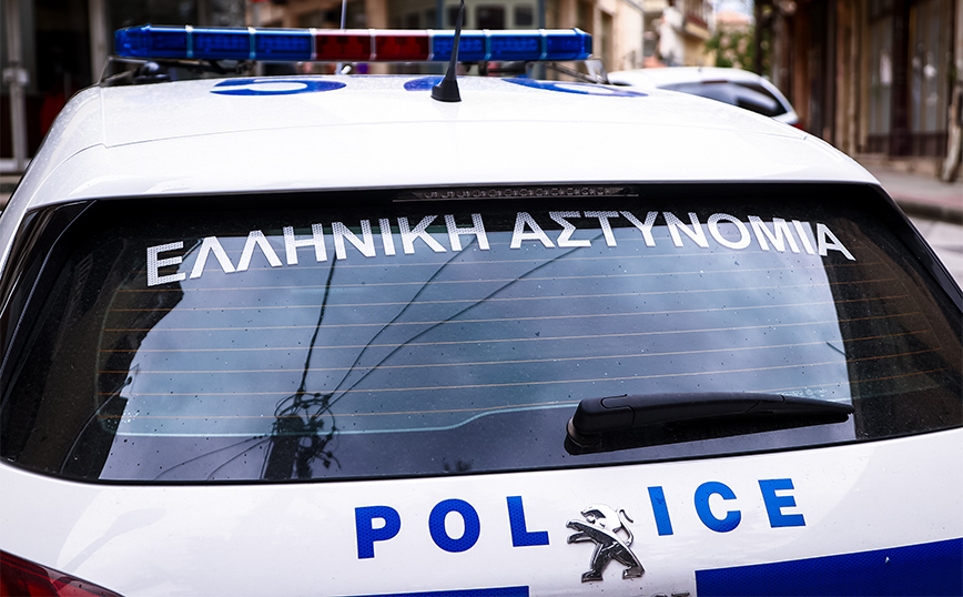 Συναγερμός στη Θεσσαλονίκη &#8211; Βγήκε μεθυσμένος στο μπαλκόνι κρατώντας καραμπίνα και άρχισε να απειλεί πως θα πυροβολήσει