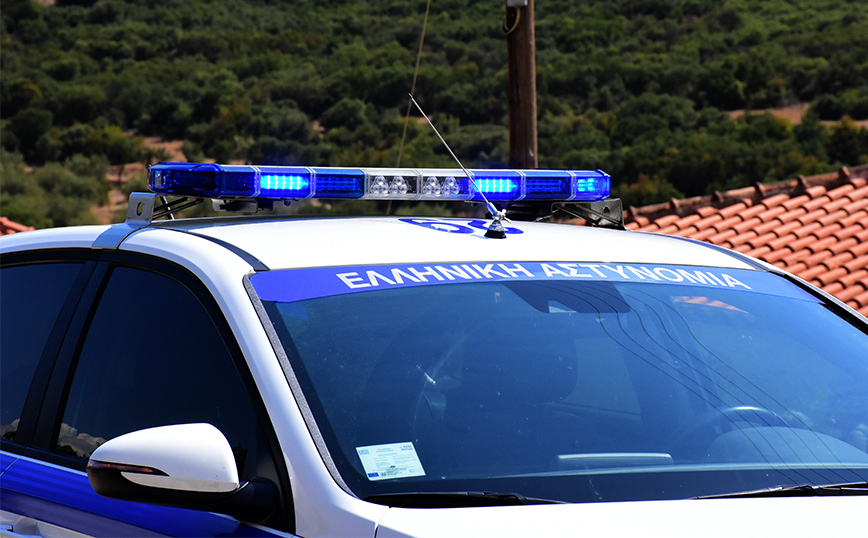 Θρίλερ στην Ελευσίνα: Αστυνομικός έχει «ταμπουρωθεί» στο σπίτι του – Στο σημείο διαπραγματευτής της ΕΛ.ΑΣ.