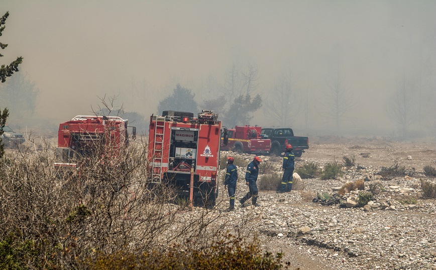 Υπό μερικό έλεγχο πυρκαγιά σε χαμηλή βλάστηση στο Σοφό Ασπροπύργου