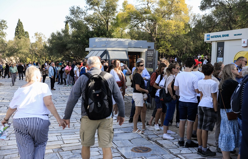 Έσοδα ρεκόρ αναμένονται το 2023 από τον ελληνικό τουρισμό