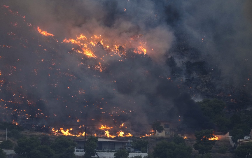 Χωρίς ενεργό μέτωπο στη Δυτική Αττική – Σε ύφεση η φωτιά στη Λακωνία – Συνεχίζεται η μάχη με τις φλόγες στη Ρόδο