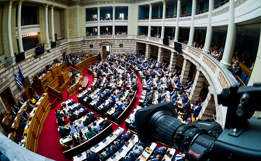 Προς πλειοψηφία 200 βουλευτών για την ψήφο των αποδήμων – Κεραμέως: Ιστορική ημέρα