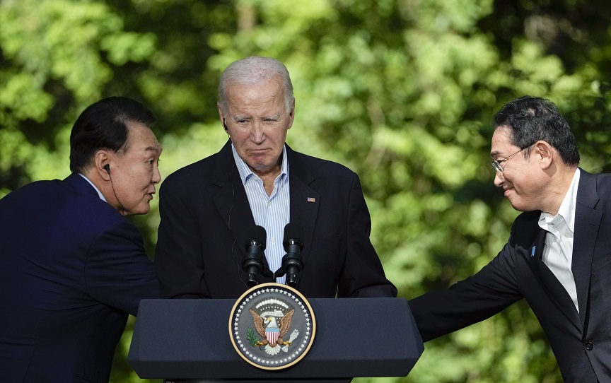 ΗΠΑ, Ιαπωνία και Νότια Κορέα έστειλαν μήνυμα ενότητας και συνεργασίας με αποδέκτες την Κίνα και τον Κιμ Γιόνγκ Ουν