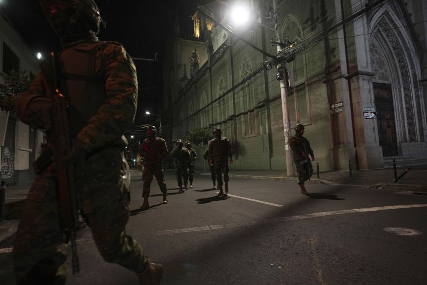 Ισημερινός: Απελευθερώθηκαν 57 φύλακες και αστυνομικοί που κρατούνταν όμηροι σε σωφρονιστικά καταστήματα