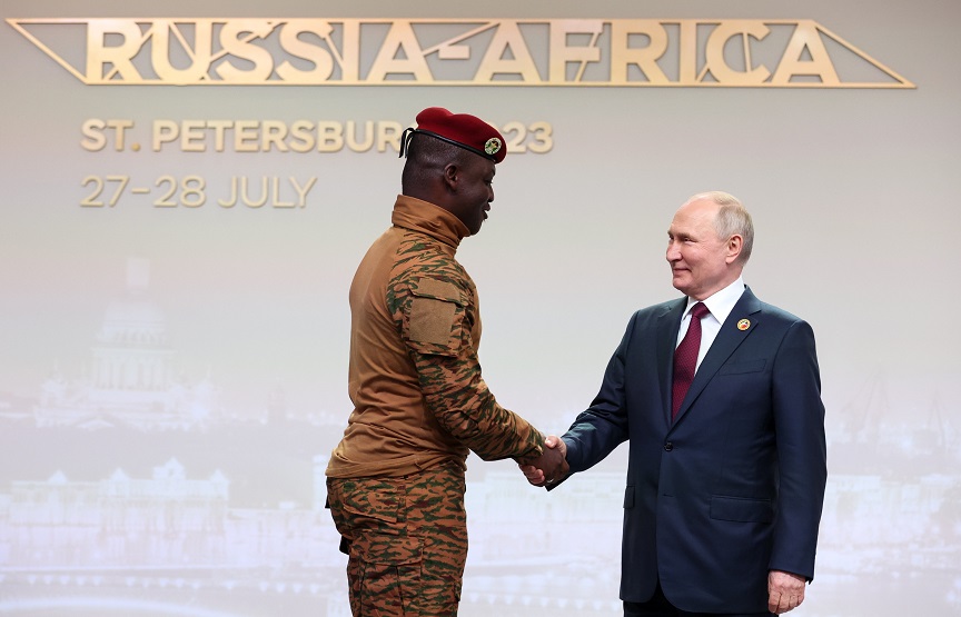 Διμερή στρατιωτική συνεργασία συζητούν Ρωσία και Μπουρκίνα Φάσο