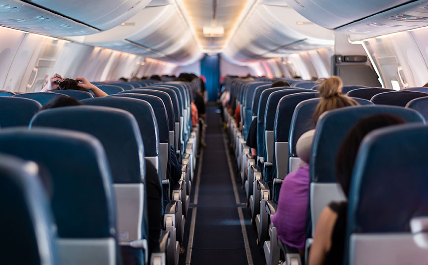 Τα 7 πιο ενοχλητικά πράγματα που μπορείτε να κάνετε κατά τη διάρκεια ενός αεροπορικού ταξιδιού