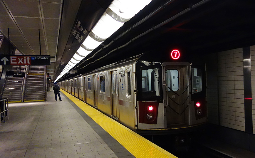 Άνδρας γρονθοκόπησε γυναίκα στο μετρό της Νέας Υόρκης: «Είσαι Εβραία» της είπε