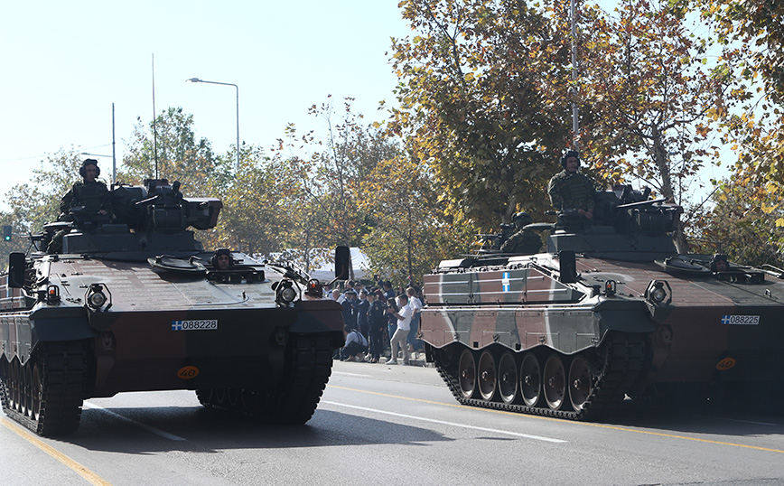 Εντυπωσιακή η στρατιωτική παρέλαση στη Θεσσαλονίκη για την επέτειο της 28ης Οκτωβρίου