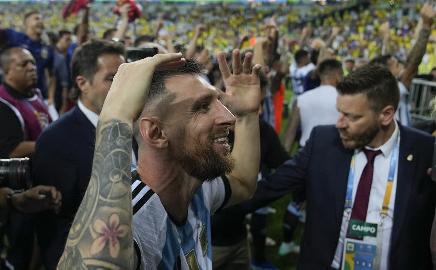 Απίστευτες σκηνές στην ιστορική νίκη της Αργεντινής επί της Βραζιλίας με 1-0 στο «Μαρακανά» &#8211; Ξύλο, συνθήματα, έξαλλος ο Μέσι και «βόμβα» Σκαλόνι