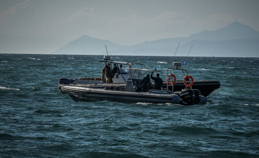 Άκαρπες οι έρευνες για τους αγνοούμενους του Raptor &#8211; 12 ναυτικοί αγνοούνται