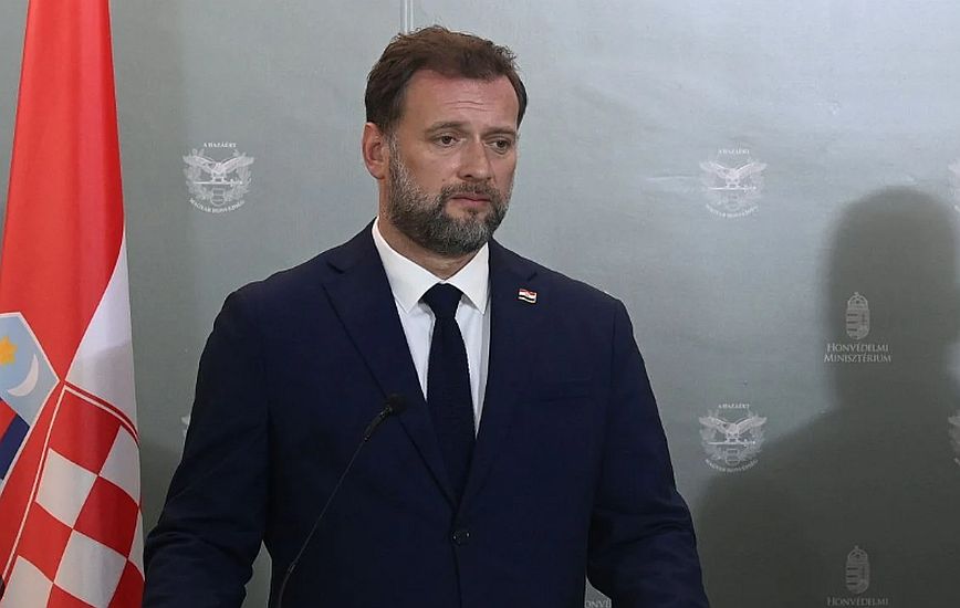 O υπουργός Άμυνας της Κροατίας αποπέμφθηκε από τα καθήκοντά του μετά την εμπλοκή του σε θανατηφόρο τροχαίο