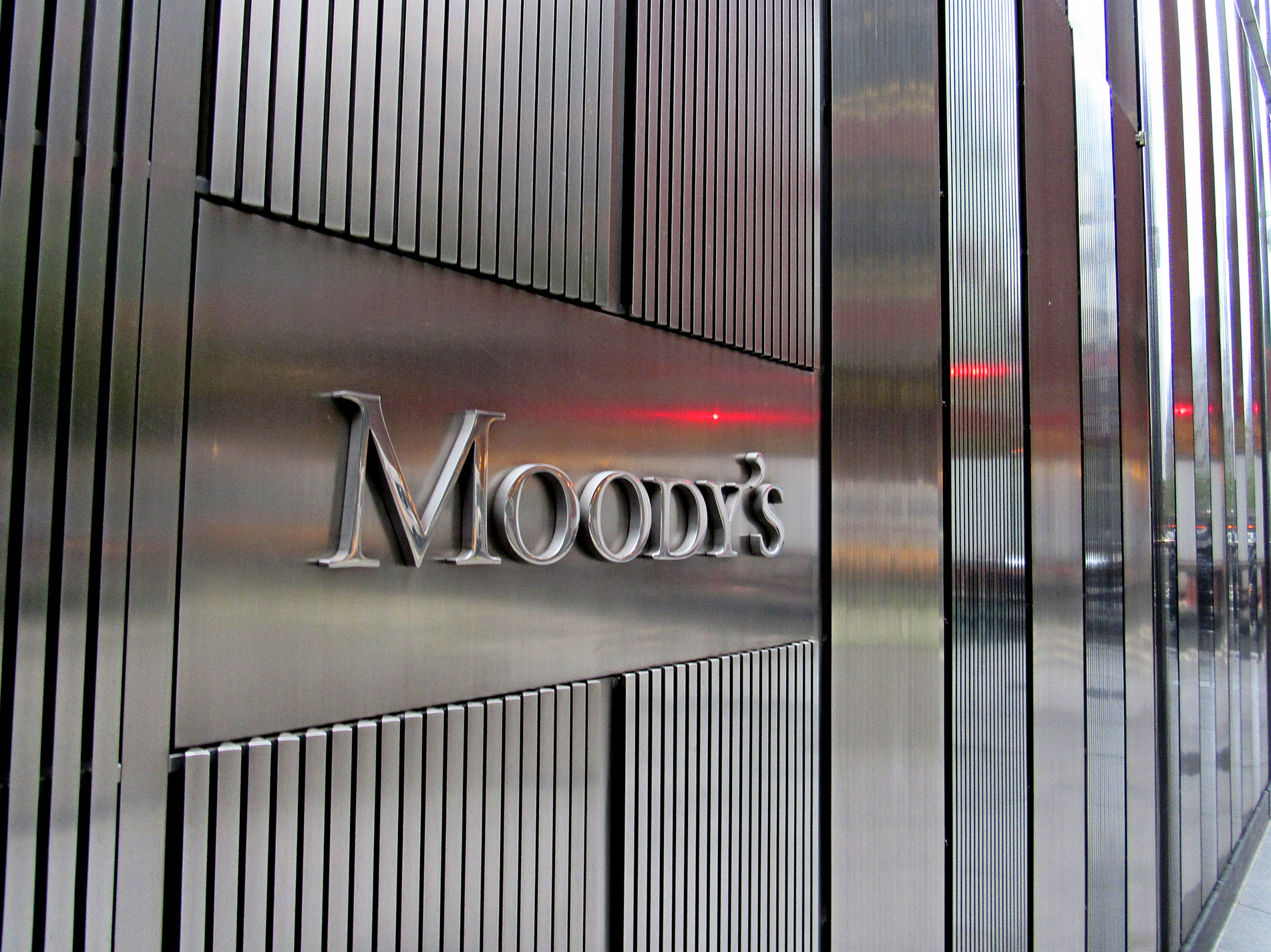 Λίγο πριν την επενδυτική βαθμίδα η Ελλάδα &#8211; Ο οίκος Moody’s διατήρησε το αξιόχρεο στην κατηγορία Ba1