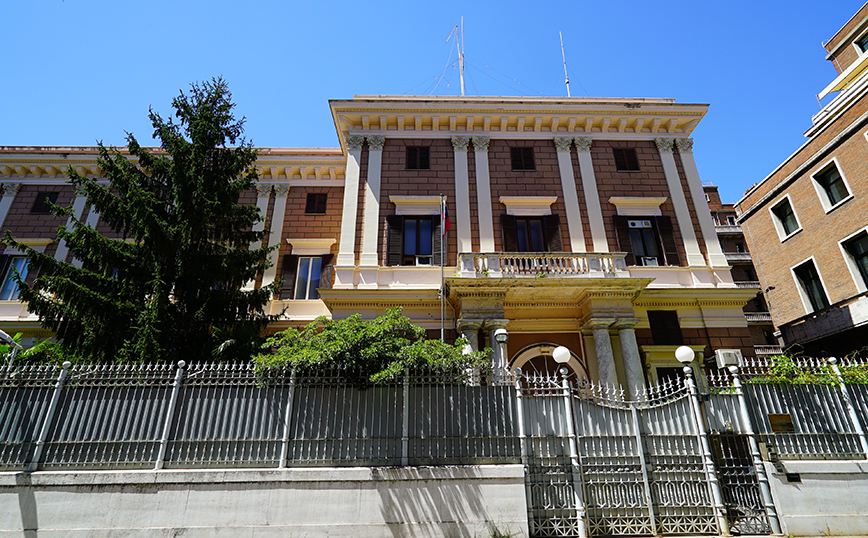La Repubblica: «Η πρεσβεία της Ρωσίας στη Ρώμη έκανε ύποπτες αναλήψεις ύψους 4.000.000 ευρώ από τραπεζικούς λογαριασμούς της»